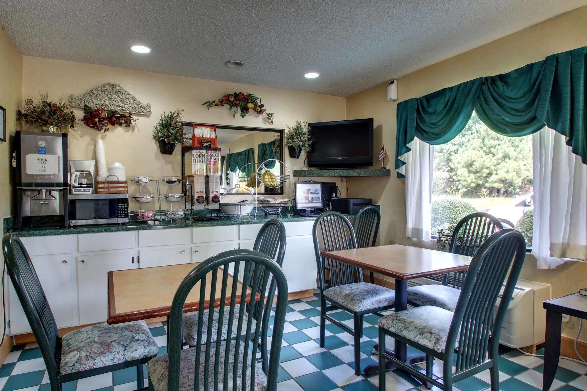 Key West Inn - Roanoke Εξωτερικό φωτογραφία